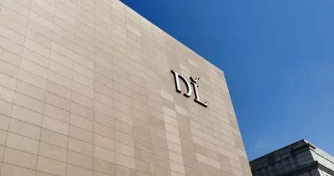 胖东来凌晨起诉博主：当“探店吐槽”越过事实边界