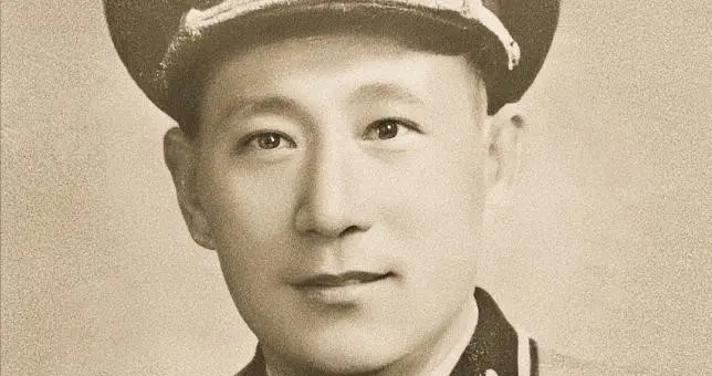 1940年东北军连长投八路，十年后名字成为家喻户晓！