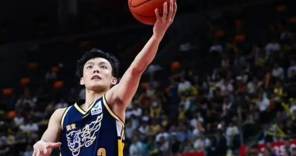 广东宏远三连胜的原因找到了，杜锋磨合阵容见效，季后赛才是舞台