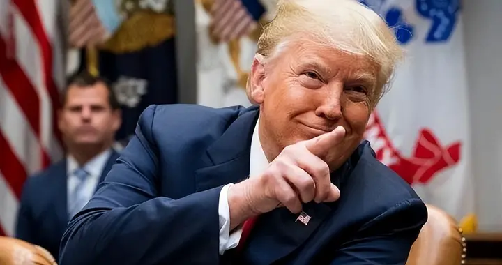 关税暴涨2100亿，人民币节节升值？资金逃离美国，中国成唯一选择