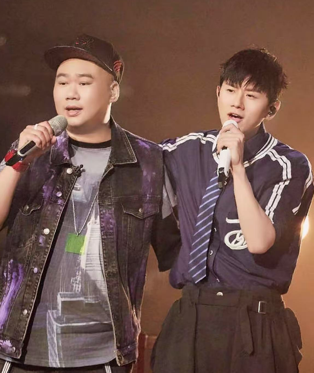 歌手苟伟去世，年仅45岁，友人透露原因，最后露面嘴唇发紫