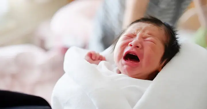 月子里的宝宝为什么总是哭？真不是矫情，是身体在发“信号”