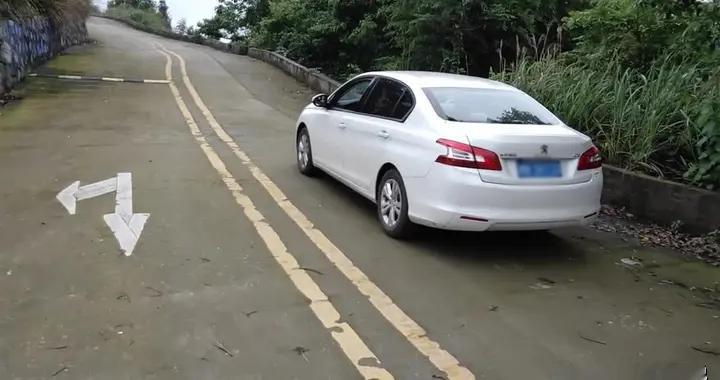手动挡半坡起步，不拉手刹、不溜车，有几个人能做到？