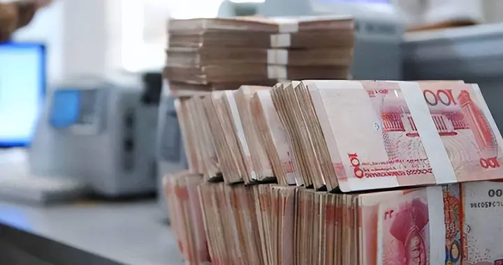 五十万存款，在中国到底算什么水平？银行职员一句话，让我沉默了