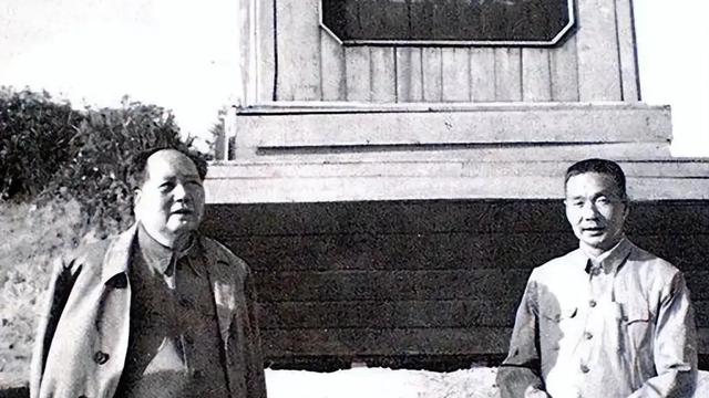 热情圆月D8：毛主席：为有牺牲多壮志，敢