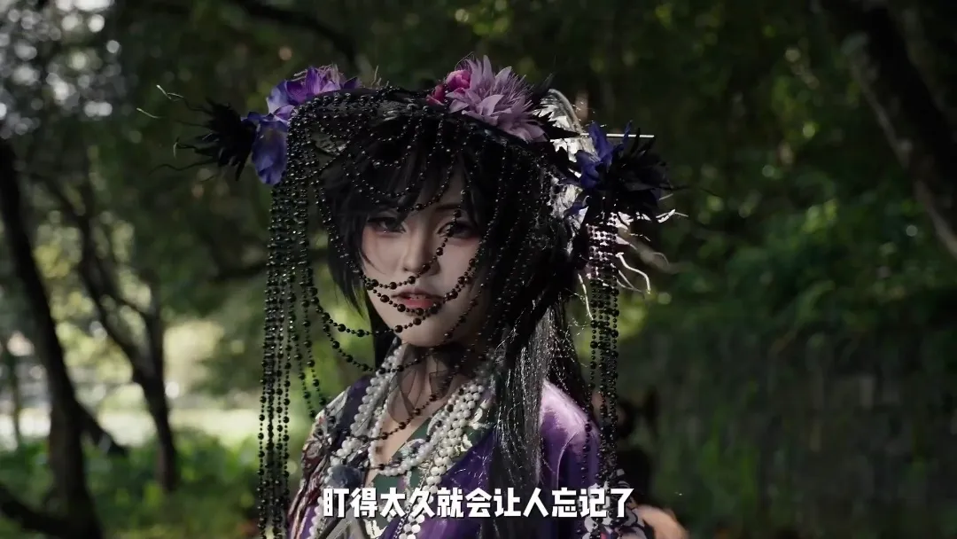 农村女孩用pdd手搓cos服惊艳乡亲 银稚平时在腾冲市区的蛋糕店上班...