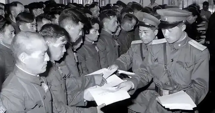 我军为啥要优待俘虏？国军将领哀叹：杀不得用不得，这招儿太毒了