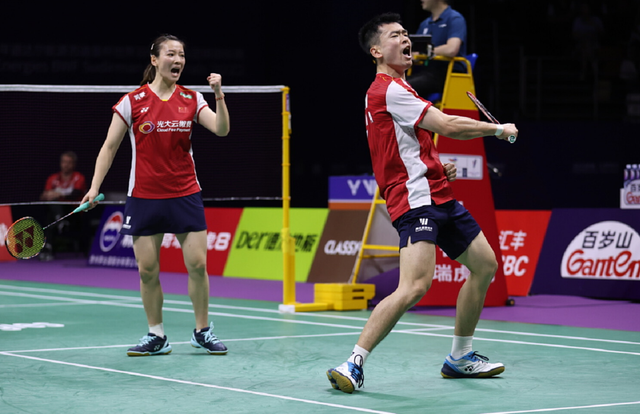 苏杯李诗沣处子秀2-1力克杰姆克 国羽3-0丹麦三连胜锁定A组第一