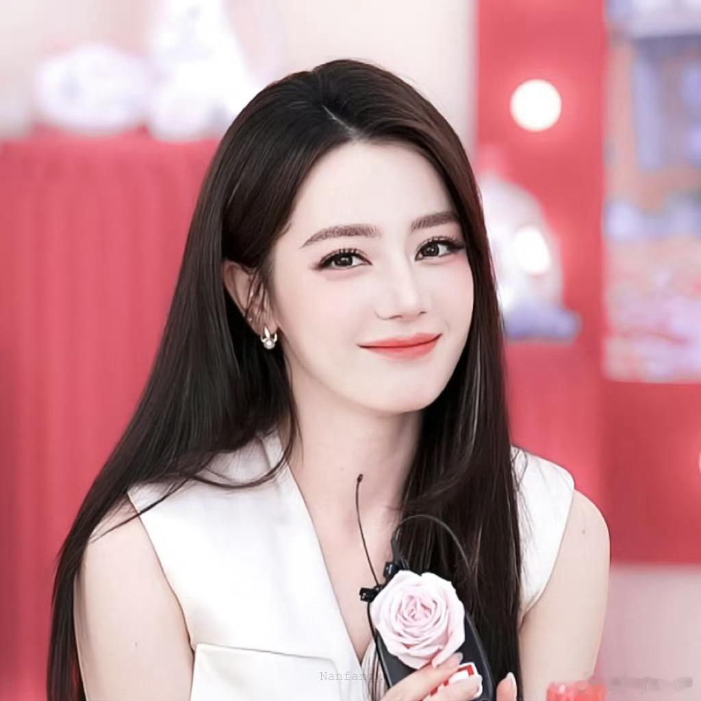 帮热巴做的层次感直发～ [超话] 发型：方可✌️ ​