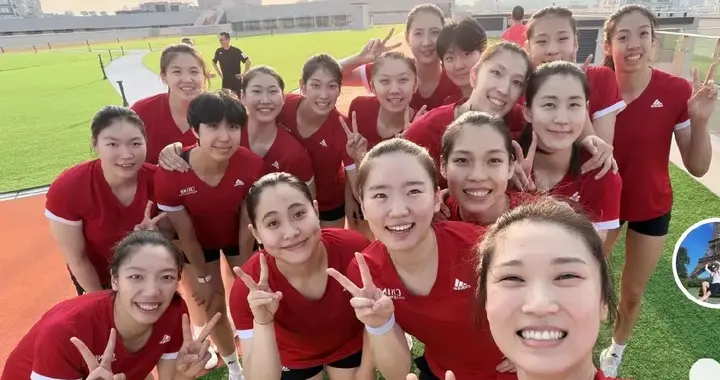 中国女排今天跑步训练！季雨潇参加训练！