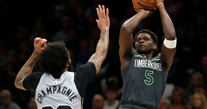 19分领先遭准绝杀！米奇·约翰逊，你的能力配不上马刺的天赋