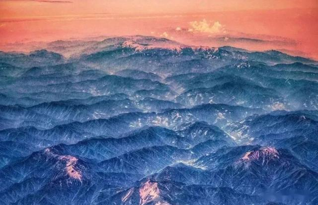 中国国土的独特之处，横向山脉、横向河流，永远不被掐脖子的国土