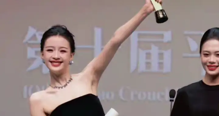 孙怡拿下影后激动落泪！董子健台下鼓掌一脸骄傲，离婚4年像朋友