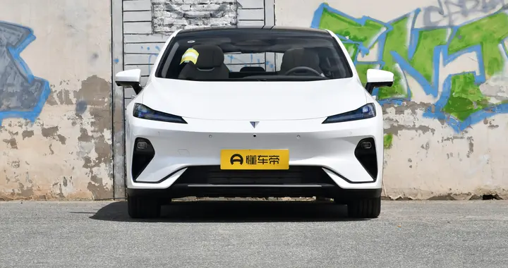 2026款深蓝L07上市，15万级新能源轿车，科技重构想象