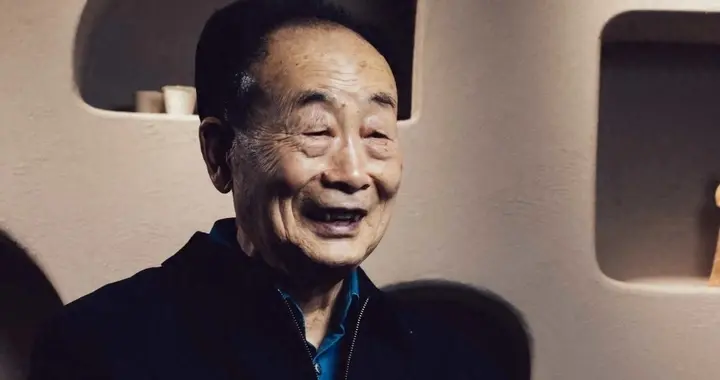 他曾主政洛阳，推动龙门石窟申遗，退休后仍为宣传洛阳文化奔走