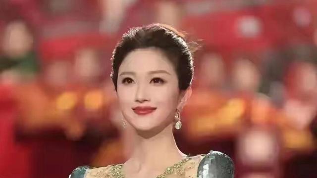 微凉娱乐：这是一个比刘芳菲还好看的主持人