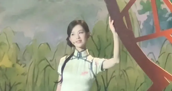 陈都灵：非遗春晚这波旗袍杀疯了！网友喊话“焊身上”！