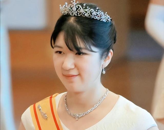 爱子公主出局，女天皇的路焊死了。7月10日，日本众院通过《皇室典范修正...