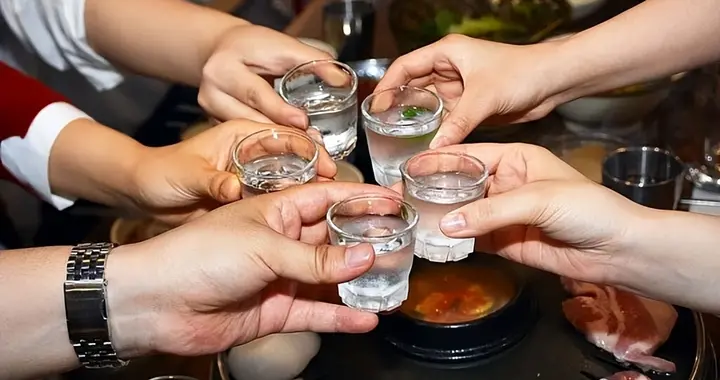 55岁男子能吃能喝，查出肝瘟晚期!医生:7种症状，很多人不在意