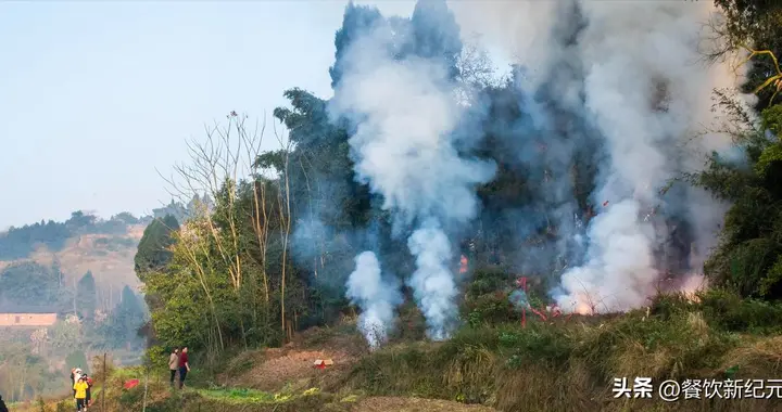 为何城里人回乡扫墓，不愿去亲戚家里吃饭？有4个原因，太现实了