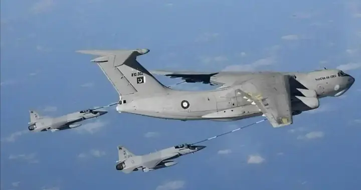 “枭龙”战机高光时刻！巴空军进入伊朗领空，为伊朗战斗护航