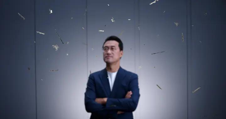 处处细节见真章!何刚揭秘华为Mate XT2非凡大师的 "三大极致"