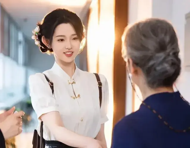 大女主赛道再添一员猛将，一夜飞升！李柯以登顶女艺人热度值榜首