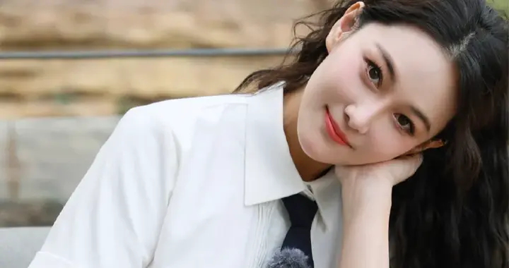 美女壁纸-第6060期-张馨予