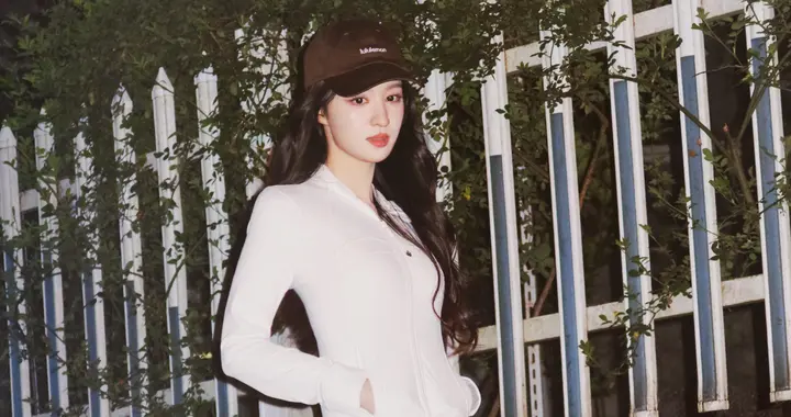 王楚然穿着黑色瑜伽裤美拍，这身材也太性感了吧