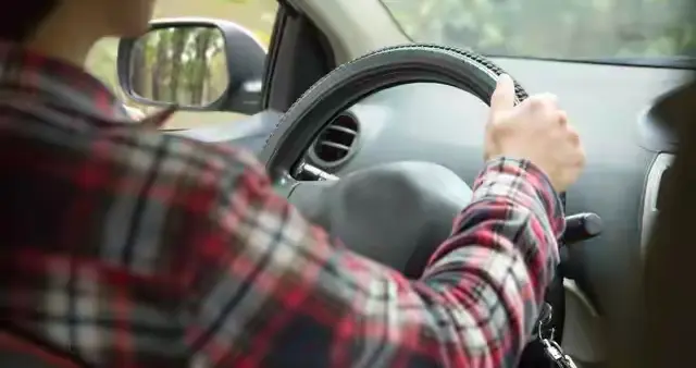 开惯了油车，我宁愿加7块的油，也不愿换电车