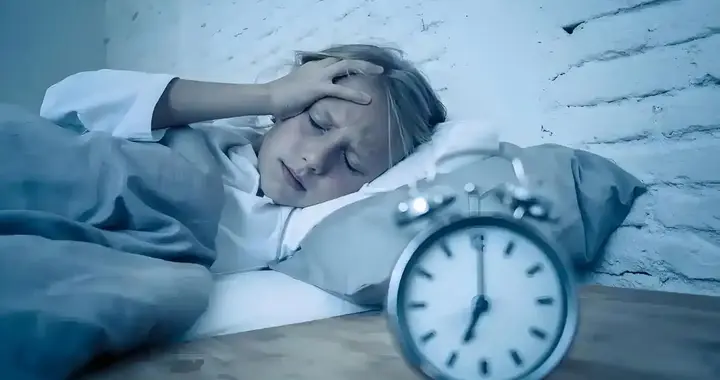 失眠与缺镁有关？医生：常喝牛奶泡脚，不如多吃这4物让神经放松