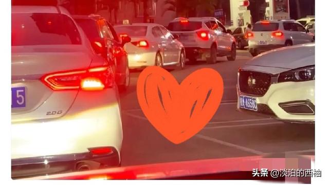 淡泊的西柚：4月12日晚， 加油站又开始