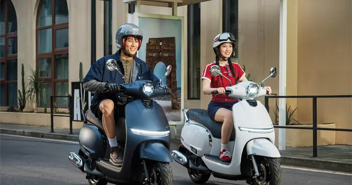 称霸7年的UY125神位不保？雅马哈同款发动机的春风125Aura 杀到