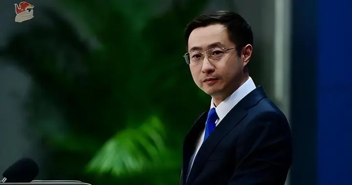 特朗普想替菲律宾“出头”，外交部一句话戳破：你连当事方都不是