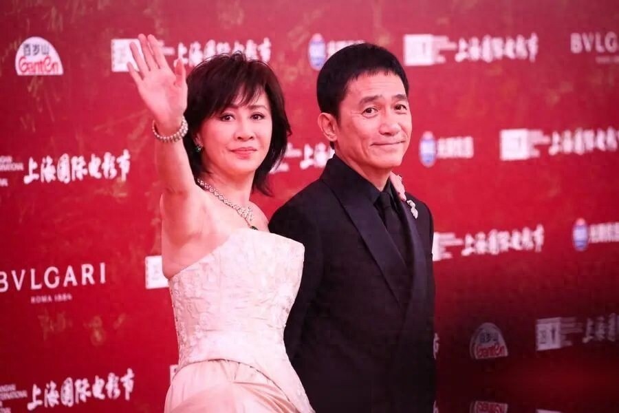梁朝伟携刘嘉玲走红毯，两人38年未育子女，过亿资产或继承给侄子