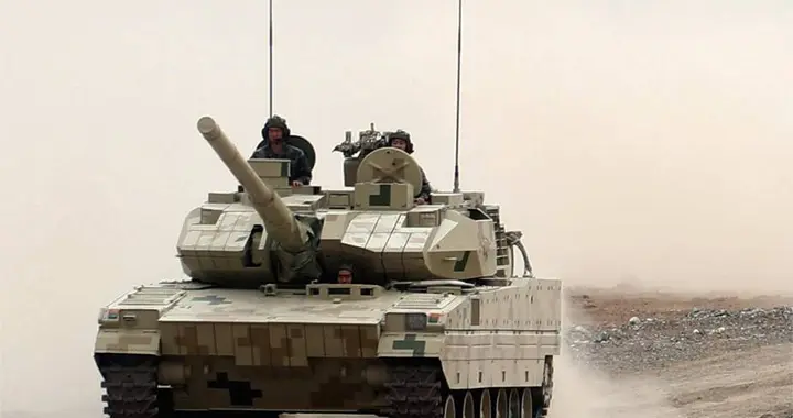 高原黑豹横行5000米雪域！15式轻坦：35吨身板硬刚三代主战