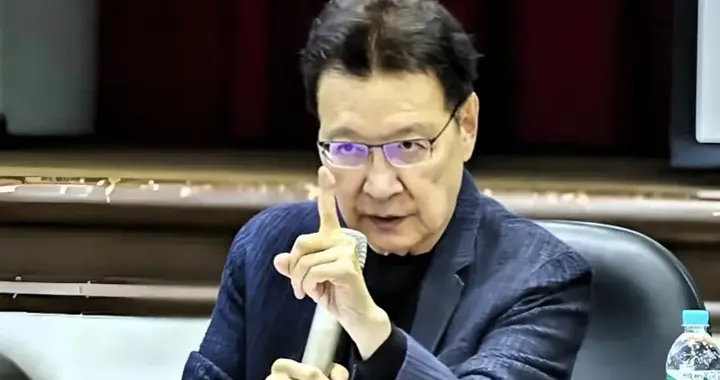 赵少康杠上季麟连，指控3800亿军购预算讨好大陆，郑丽文三招摆平