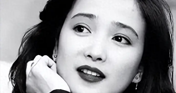 演都不演了！何晴葬礼结束不到24小时，恶心事情发生，还不止一件