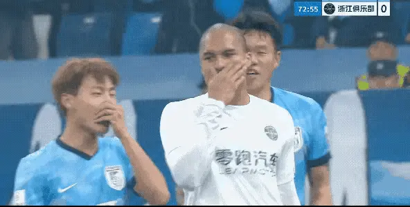 大连球迷谷子李：中超搞笑一幕，爆粗口都得