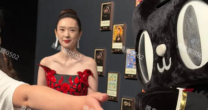 童瑶真的很像章子怡，但她没有章子怡那个劲劲的气质，气场也弱些