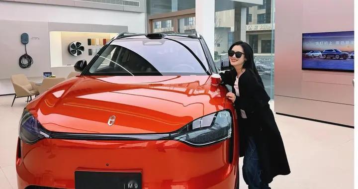 问界M9以舒适、智能与空间成就出行体验，让每一次旅程都充满温情