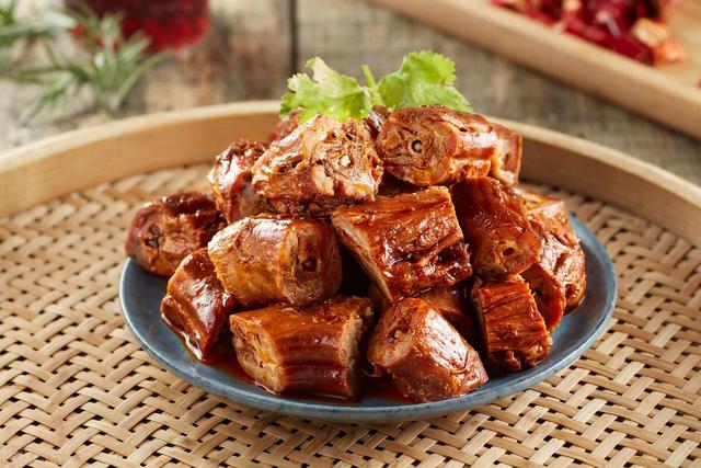 麻辣鸭脖：中国特色美食的传奇魅力