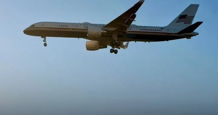 从蓝白伪善到红白蛮横：空军一号的涂装，不过是帝国换了张脸