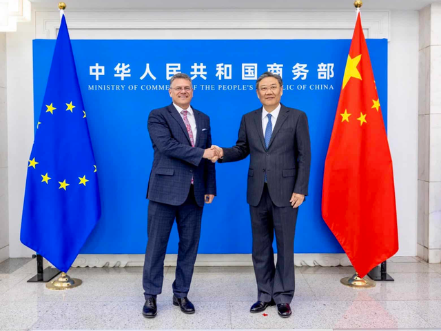 特朗普心心念念的两大待遇，外交部当着全球的面，宣布给了欧盟