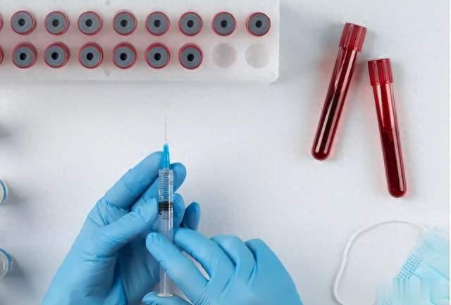 早诊大突破！血液检测“揪出”早期AD，新药干预“黄金窗口”打开