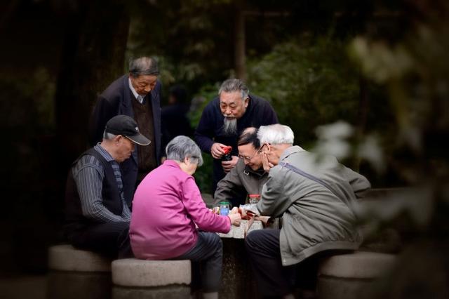 人到晚年深有感触：独生子女家庭老人，比多子女家庭更幸福