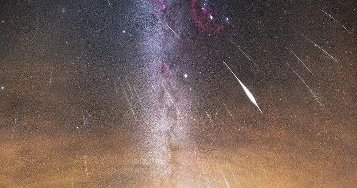 冷知识：流星雨不是星星坠落，是彗星尘埃闯入大气，燃烧形成光迹