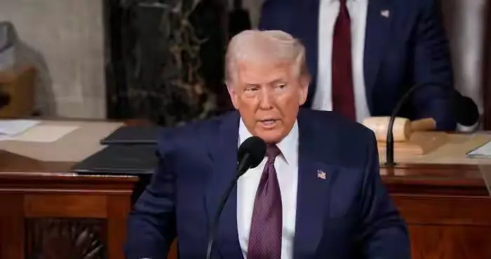 美国三艘航母已经抵达中东。以色列总理内塔尼亚胡警告伊朗小心点