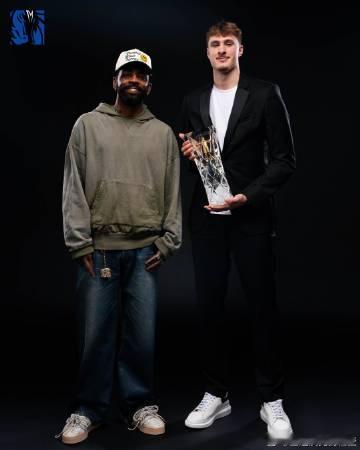 独行侠状元Cooper Flagg是继詹姆斯之后，获得NBA最佳新秀殊...