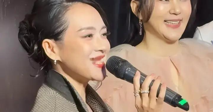 穿着大胆状态疲惫，脸时好时垮，章子怡也开始不自信了